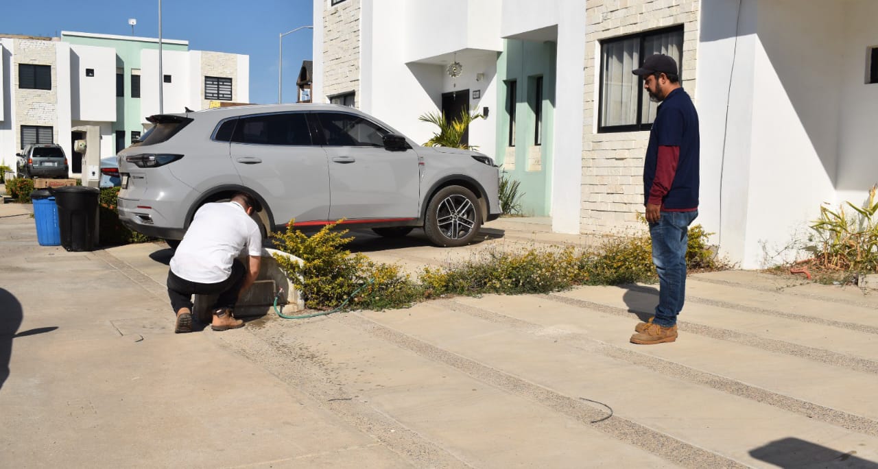 .- Tras los operativos realizados por el Departamento de Padrón de Usuarios de la Gerencia Comercial de JUMAPAM, en lo que va del mes de febrero, se han detectado alrededor de 200 tomas irregulares conectadas clandestinamente a la red de distribución de agua potable, en domicilios de distintos sectores de la cabecera municipal y comunidades de la zona rural.