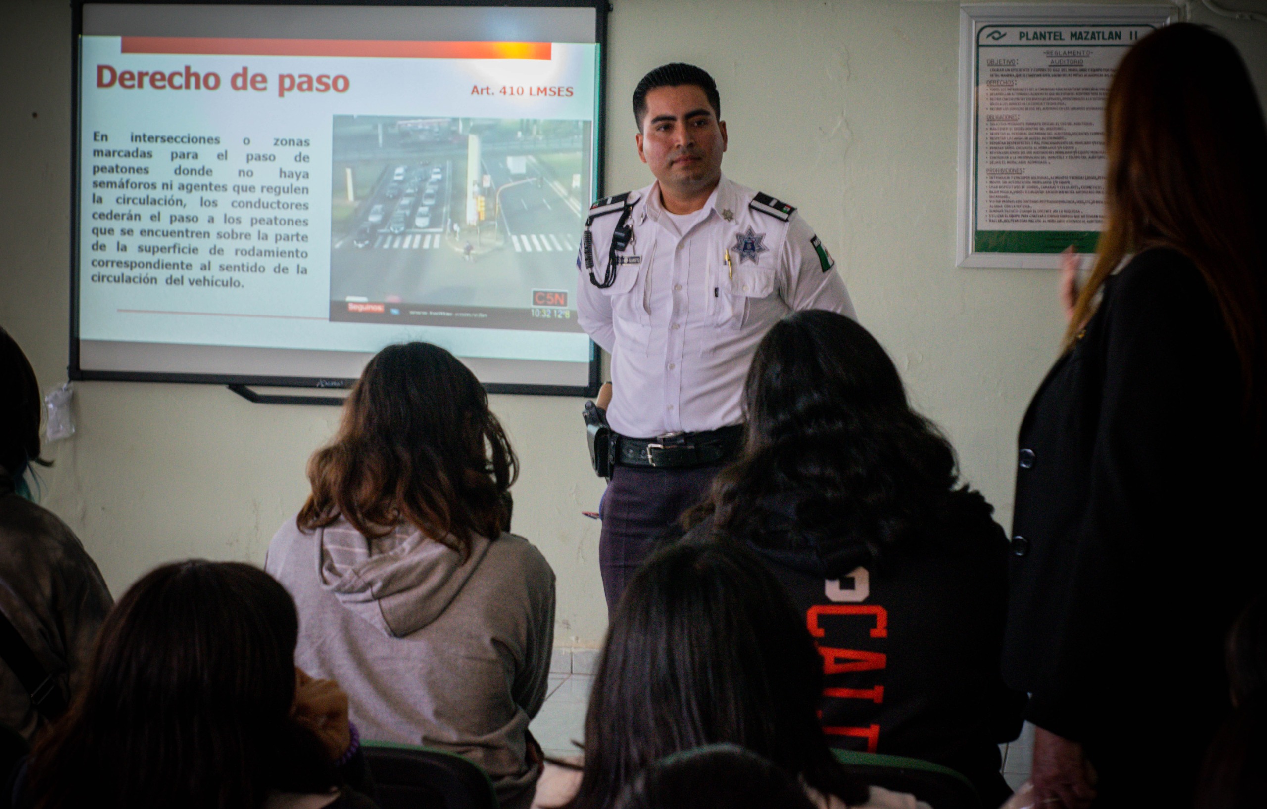 - El objetivo de la visita preventiva es que los jóvenes acaten las responsabilidades que, como motociclistas deben respetar