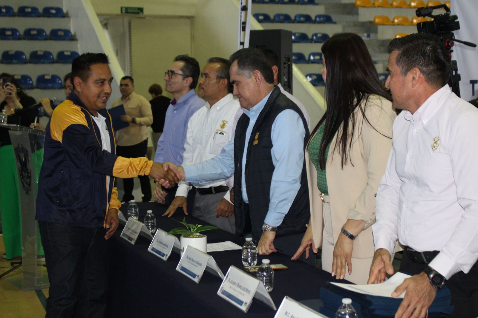 - Cumple su palabra el Rector Jesús Madueña; da certeza laboral y entrega 103 titularidades académicas y 48 movimientos de nómina en la Dirección de Deportes de la UAS
