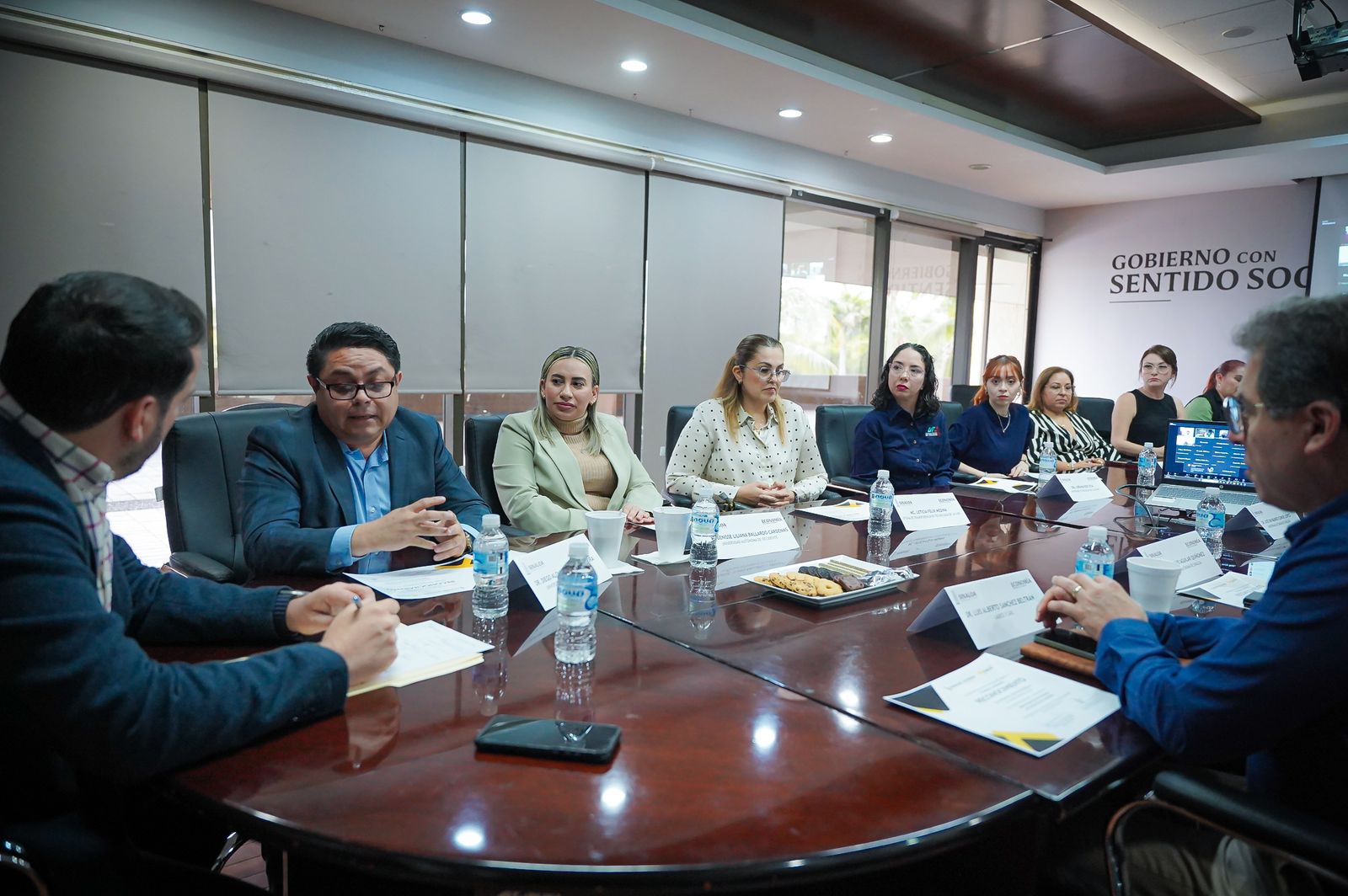 -	 El secretario de Economía entregó reconocimientos a los participantes del taller “Redacción de Patentes para Proyectos de Innovación”, reforzando el compromiso con la capacitación y protección de ideas que impulsen la economía y la competitividad en Sinaloa.