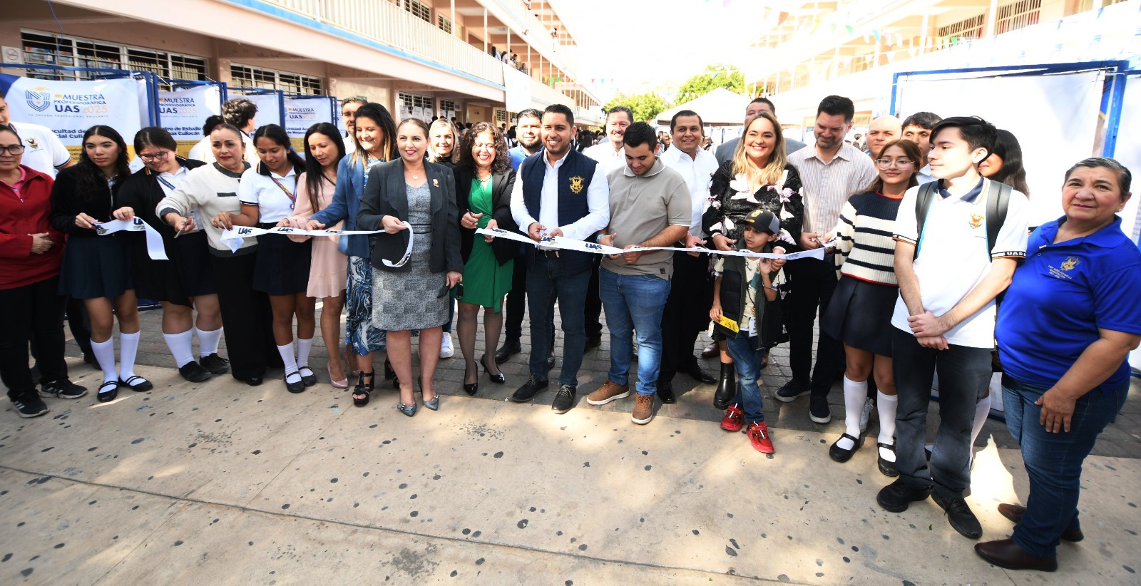 -	La Universidad Autónoma de Sinaloa (UAS) en la Unidad Regional Sur (URS) abrió sus puertas para recibir a cientos de estudiantes en la inauguración de la edición número 19 de la Muestra Profesiográfica UAS 2025.