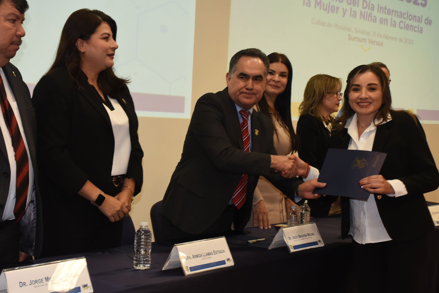 -	¡Mujeres orgullosamente UAS! Entrega el Rector reconocimientos a 243 universitarias integrantes del Sistema Nacional de Investigadoras e Investigadores