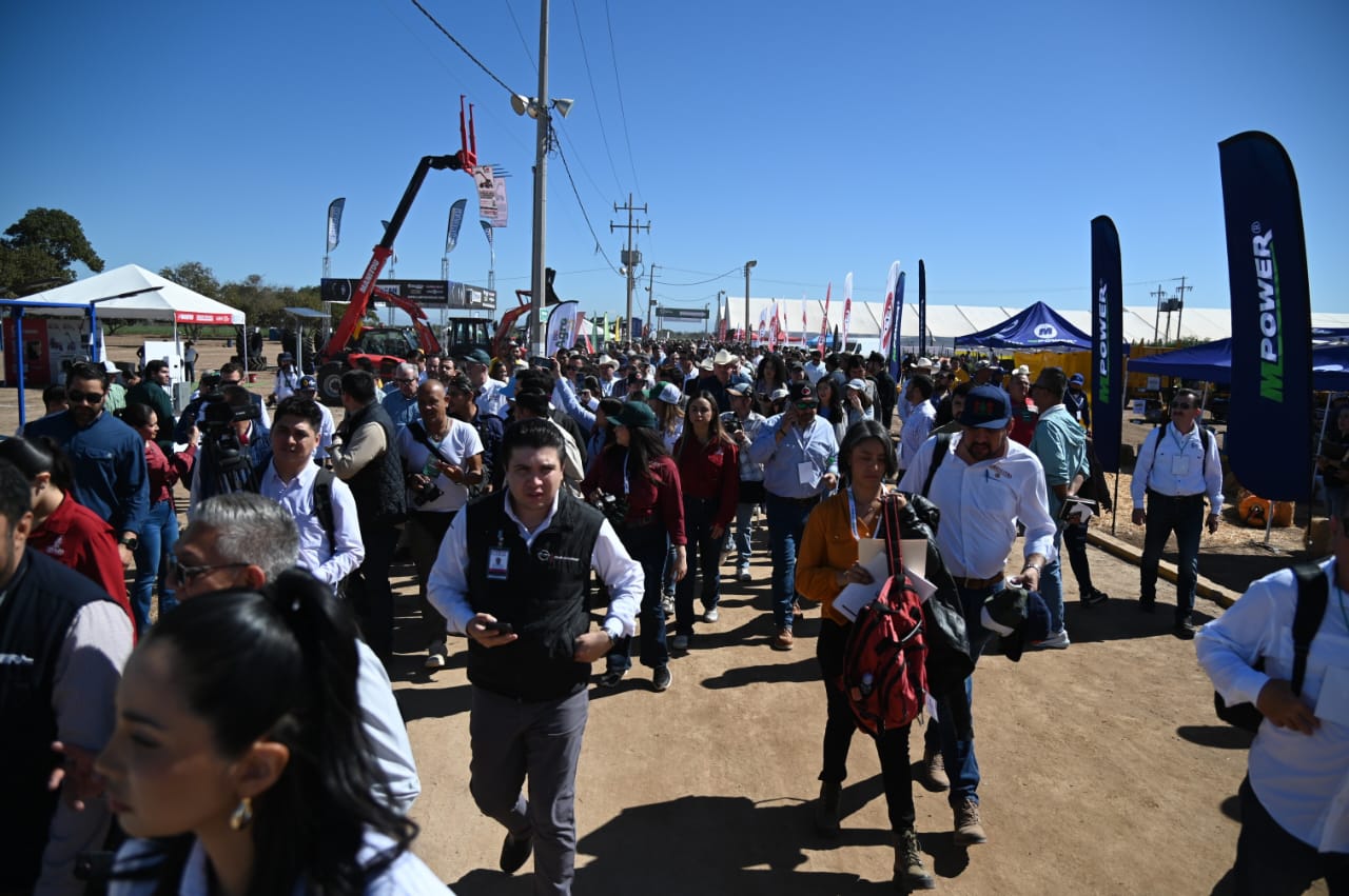 -	La UAS presente en la ExpoAgro Sinaloa 2025, para mostrar al mundo su apoyo al desarrollo con la formación de recurso humano de calidad y servicios al sector