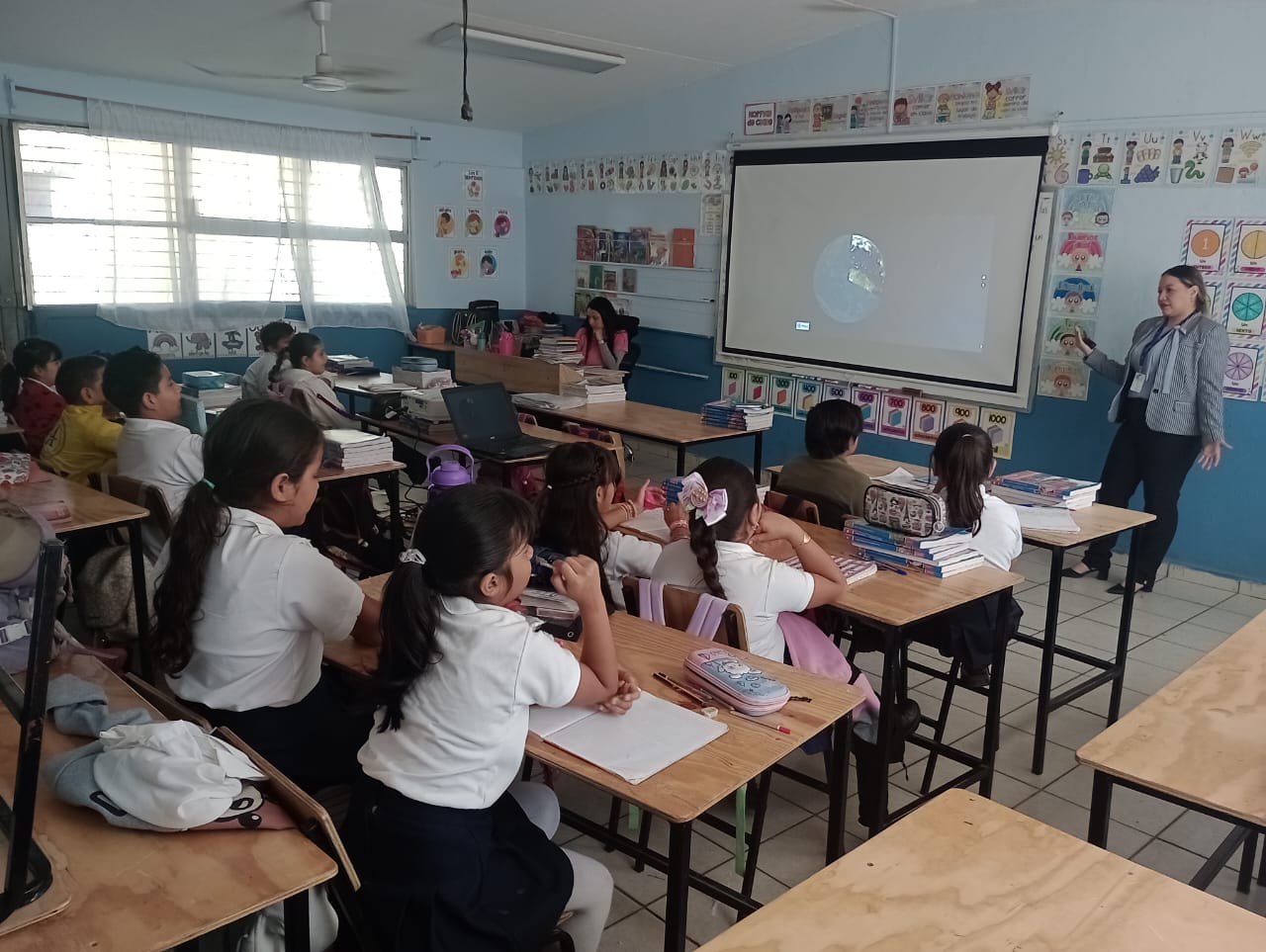 -	Más de 150 niños del plantel reciben consejos prácticos para el cuidado del recurso natural