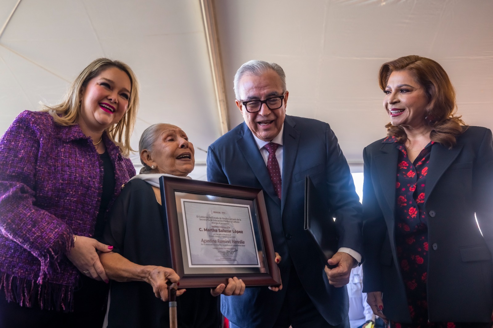 -	Martha Salazar, embajadora del valor, la cultura y la fortaleza de la mujer sinaloense: Rocha Moya al entregar el premio “Agustina Ramírez” a la reconocida actriz
-	Más de 60 años de trayectoria artística avalan la carrera de está destacada actriz mocoritense
