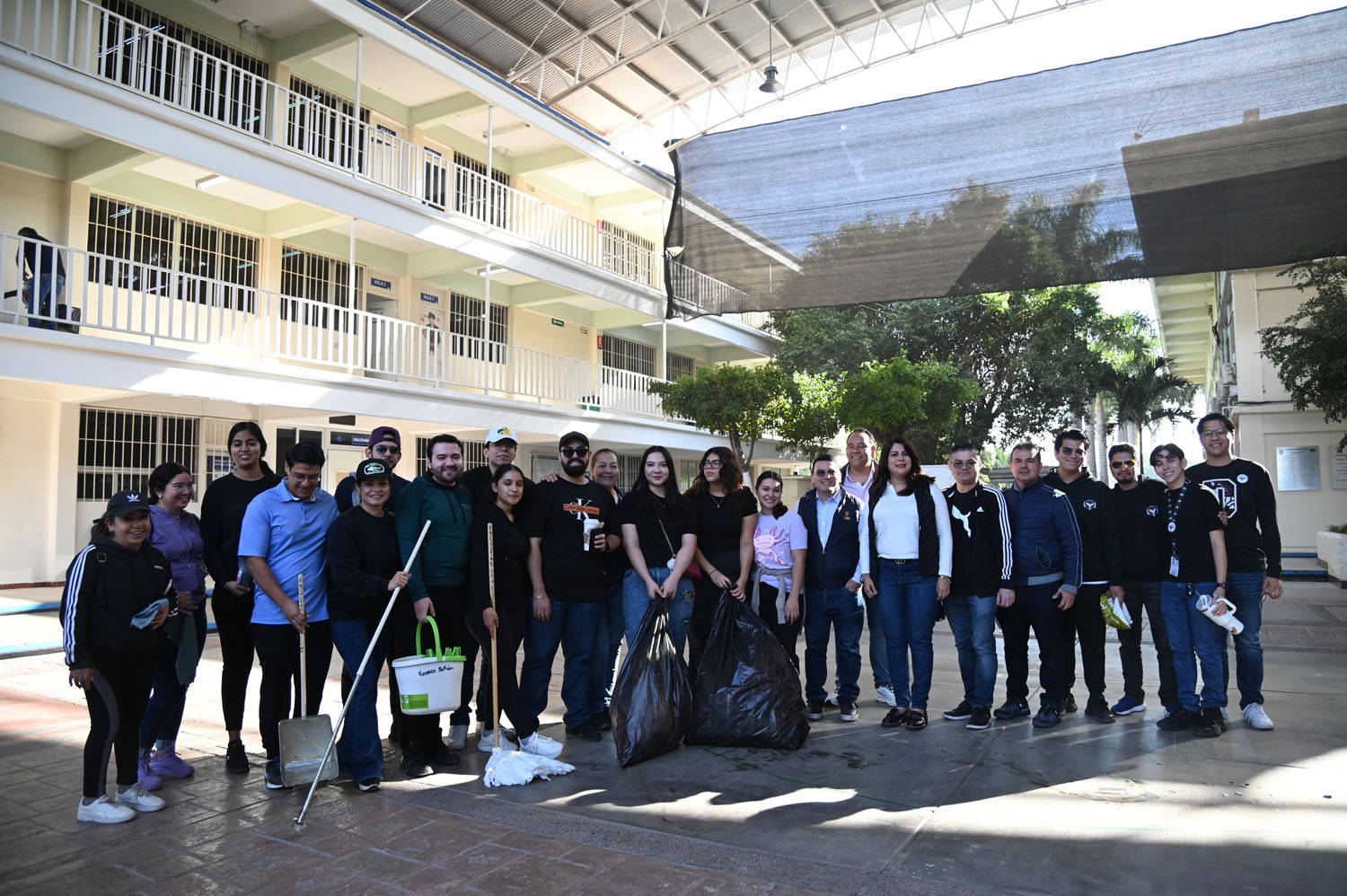 -	Para contribuir a mantener dignos los espacios universitarios y fomentar el cuidado de las instalaciones a través del sentido de pertenencia, realiza la UAS el Reto Mejora