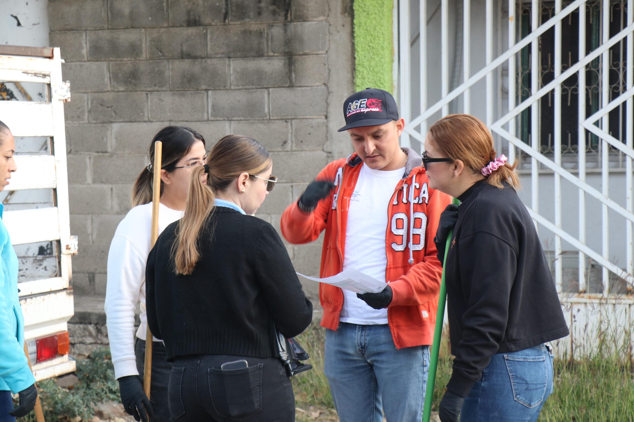 en esta ocasión se logró recoger un total de 5 metros cúbicos de residuos sólidos de las calles del Fovissste Playa Azul y la Colonia Lico Velarde, llevando también el beneficio de otras actividades a esos asentamientos