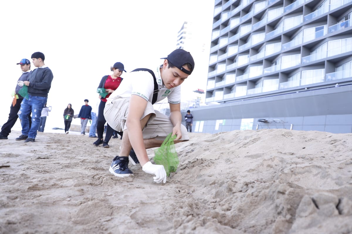 El Director de la AOP, Ángel García Contreras, señala que se trabaja de manera permanente en el saneamiento y conservación de las playas certificadas del puerto