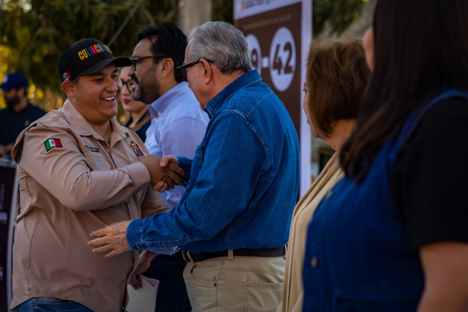 - Dignificando la calidad de vida de la gente, obras con sentido social llegan a Culiacancito; Rocha Moya y Juan de Dios entregaron cuatro calles en la sindicatura
