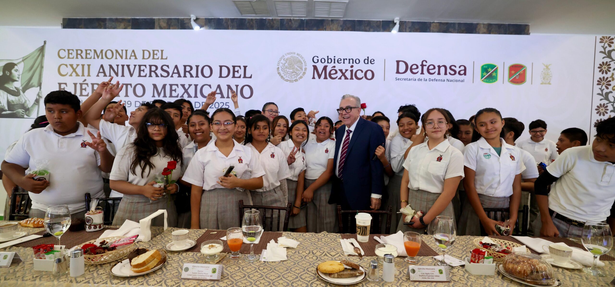 - Nuestro Ejército es modelo de lealtad, compromiso con la patria, y salvaguarda de la paz nacional: Rocha
- El Ejército Mexicano seguirá como sólido soporte para el desarrollo y seguridad del país: general Briseño