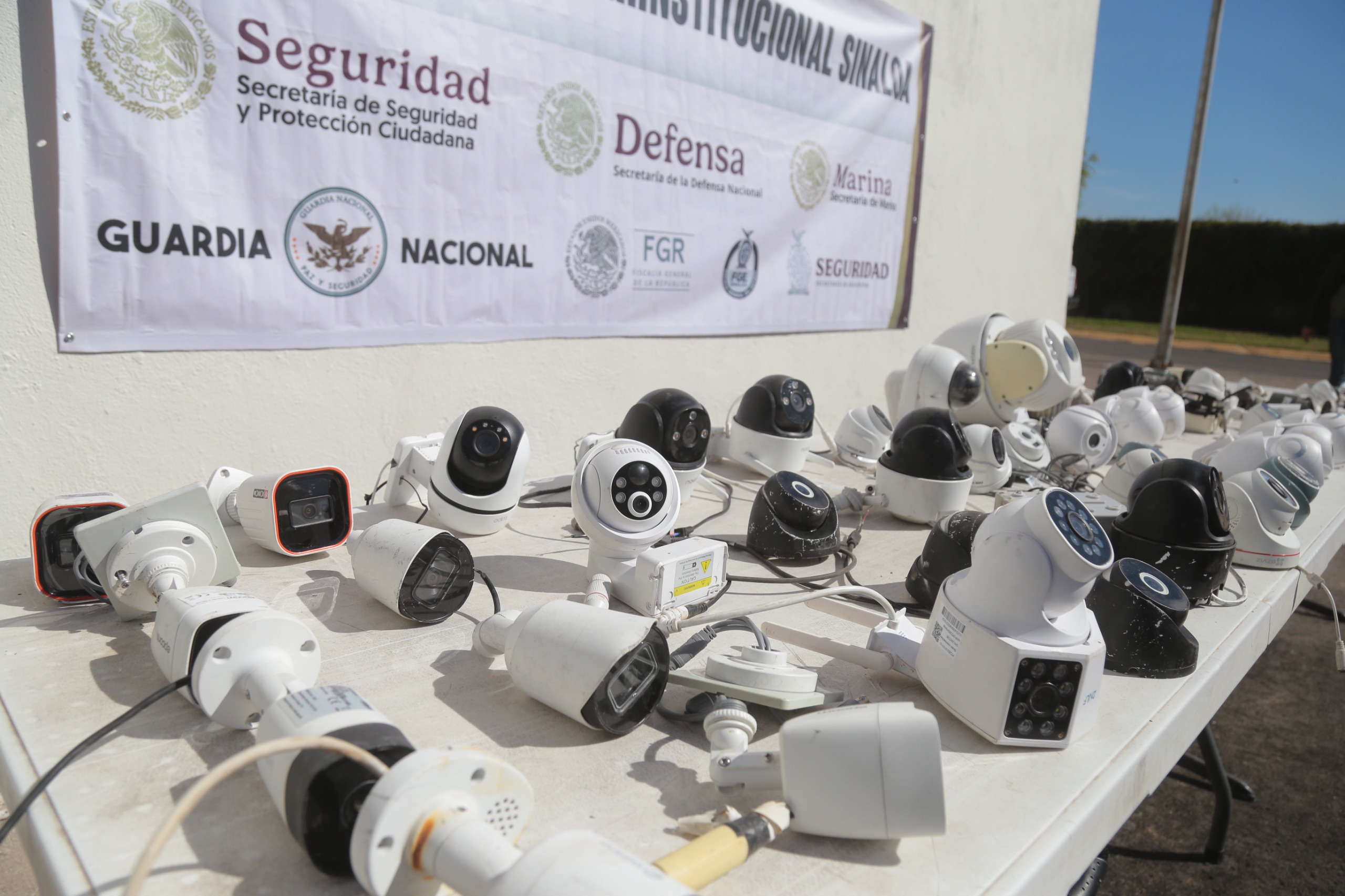 - Grupo Interinstitucional realiza operativos para el retiro de cámaras de videovigilancia irregulares o instaladas en estructuras públicas