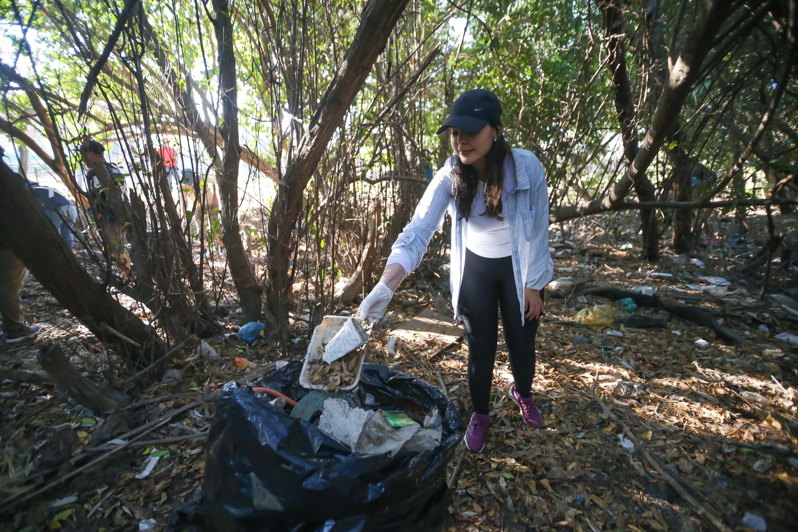 A través del programa “Cuidemos los Manglares”, a cargo de la Dirección de Ecología y Medio Ambiente del Ayuntamiento, se recolectan un total de 2 toneladas y media de basura