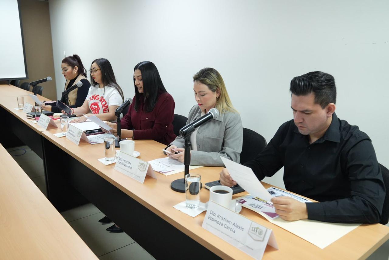 La Comisión de Juventud, Cultura Física y Deporte del Congreso del Estado de Sinaloa aprobó por unanimidad la convocatoria para realizar el primer Foro Juvenil "Jóvenes Construyendo Paz por Sinaloa", el cual se llevará a cabo el próximo 28 de febrero en el salón Constituyentes de 1917 del recinto legislativo.