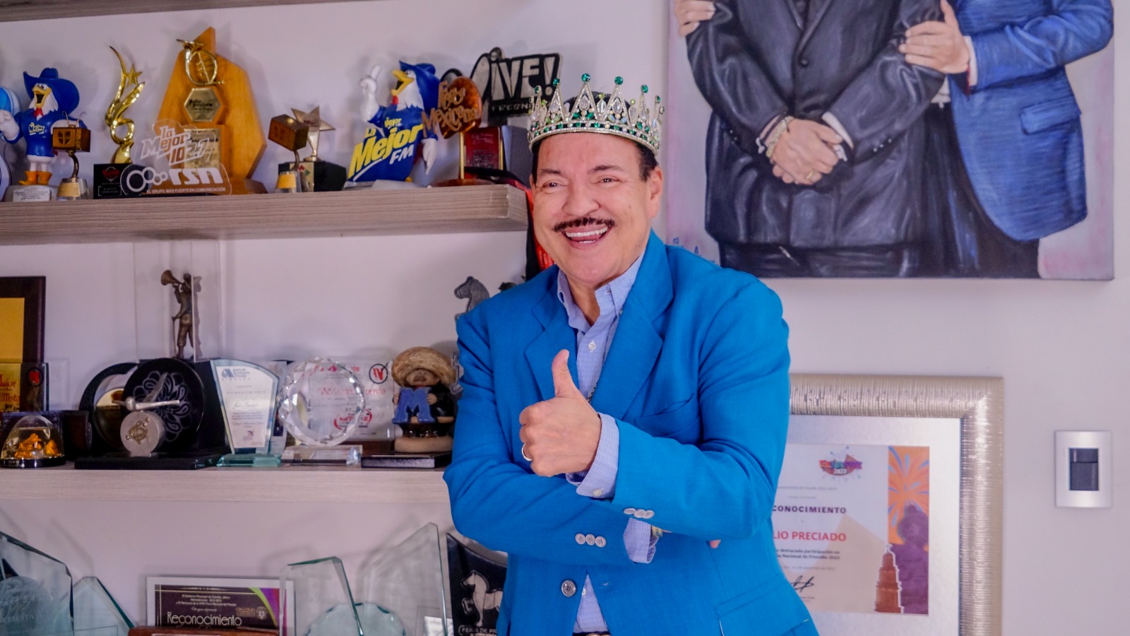 El Instituto Municipal de Cultura, Turismo y Arte de Mazatlán rendirá homenaje a Julio Preciado, el Gigante de la Banda, por sus 25 años como Rey de la Alegría del Carnaval Internacional de Mazatlán.