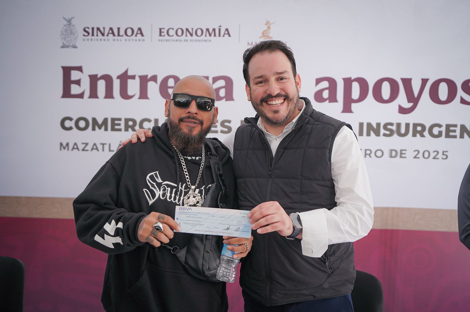 Con el objetivo de impulsar el crecimiento de comerciantes, restauranteros, músicos y pequeños negocios en Mazatlán, el Gobierno de Sinaloa, a través de la Secretaría de Economía, encabezada por Ricardo “Pity” Velarde, destinará recursos económicos directos y créditos con condiciones preferenciales. Esta iniciativa responde a la solicitud de las asociaciones empresariales y se enmarca en una temporada de alta actividad turística y comercial en el puerto.