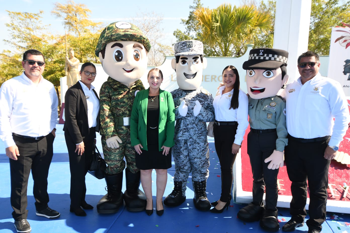 Alumnos del Campus de Bachillerato “Rodolfo Tuirán Gutiérrez”, de la Universidad Autónoma de Sinaloa (UAS), fueron invitados especiales a la ceremonia de conmemoración del Día de la Bandera Nacional Mexicana.