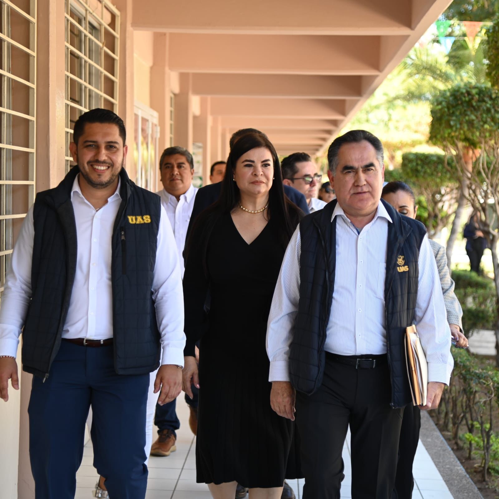 - En busca de dignificar espacios, el Rector Jesús Madueña realiza recorrido por Ciudad Universitaria Mazatlán e inaugura área de posgrado en la FACEAM