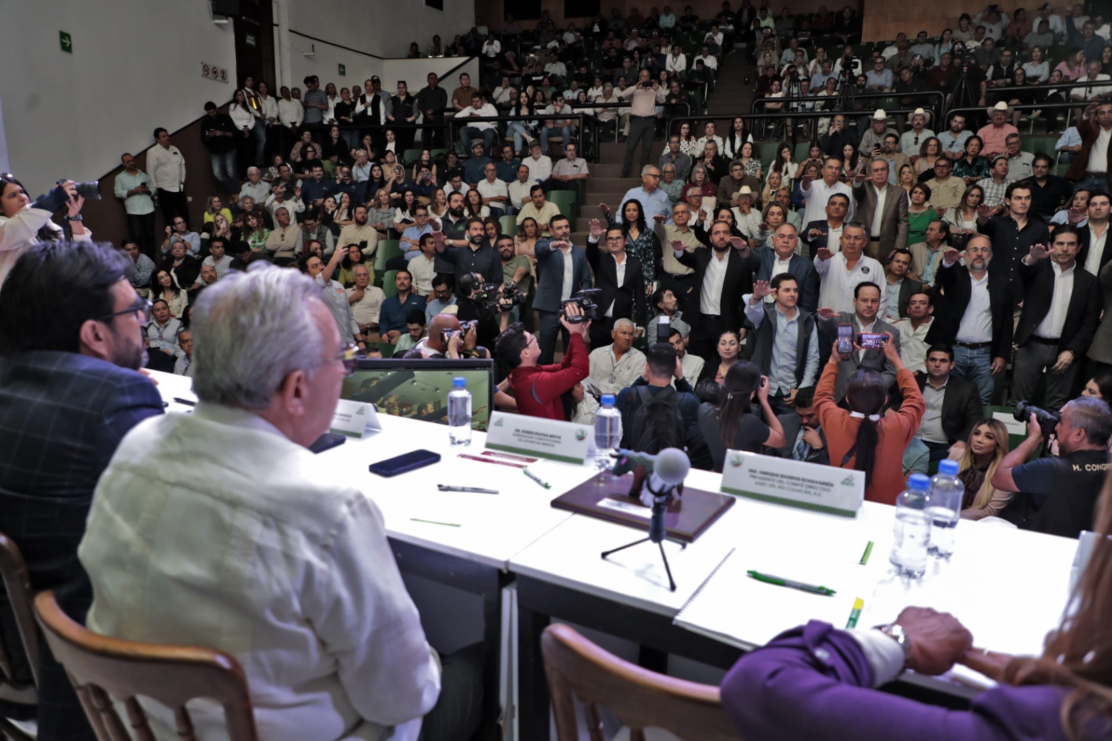 Al asistir al cambio de Comité Directivo de la Asociación de Agricultores del Río Culiacán (AARC) para el periodo 2025-2028, el gobernador Rubén Rocha Moya afirmó que por ser precisamente la agricultura la principal vocación productiva de Sinaloa, está muy comprometido con el campo, y dedicado cien por ciento a las gestiones para que los productores tengan las mejores condiciones de comercialización de sus cosechas.