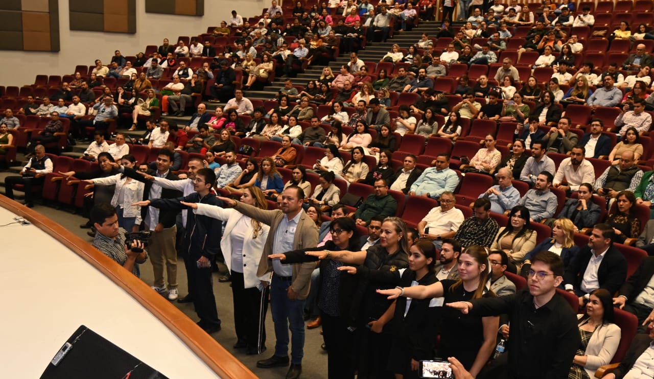 - En el cumplimiento de la ley, el H. Consejo Universitario toma protesta a integrantes de la Comisión de Elecciones y Consultas, aprueba su reglamento y nombra al Presidente del Tribunal Universitario
