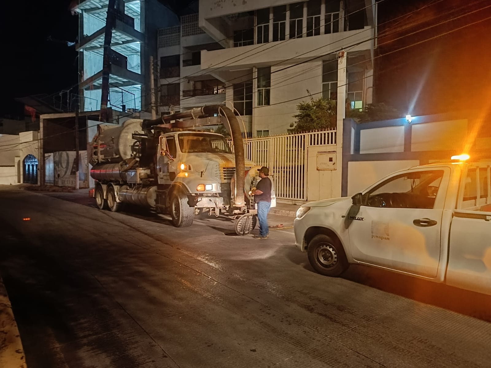 -	Durante cuatro semanas, se trabajó de manera intensiva para el desazolve y limpieza de la red de alcantarillado municipal
