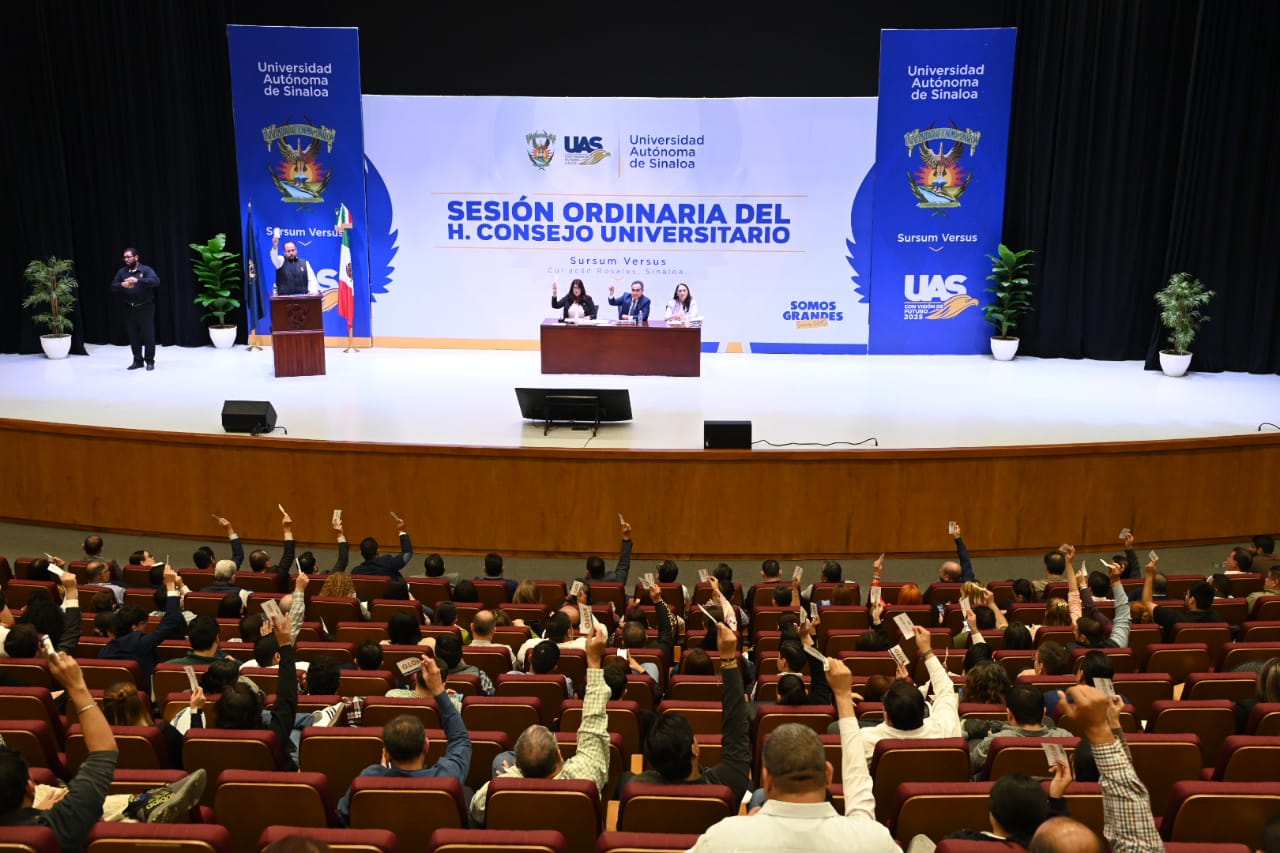 Durante la Sesión Ordinaria del H. Consejo Universitario, máximo órgano de Gobierno de la Universidad Autónoma de Sinaloa (UAS) el Rector, doctor Jesús Madueña Molina instruyó al área de Recursos Humanos para que antes de que termine el mes de junio no quede ninguna escuela sin que sus docentes cuenten con certidumbre laboral.
