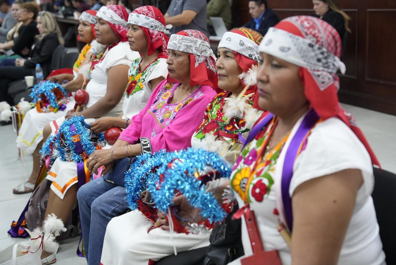 En el marco del Día Internacional de la Lengua Materna, el Congreso del Estado, a través de la Comisión de Las Comunidades y Asuntos Indígenas, llevó a cabo el Festival Cultural de la Lengua Materna en Sinaloa, con el fin de hacer un llamado a preservar las lenguas originarias como tesoros vivos y herencia cultural de la entidad.