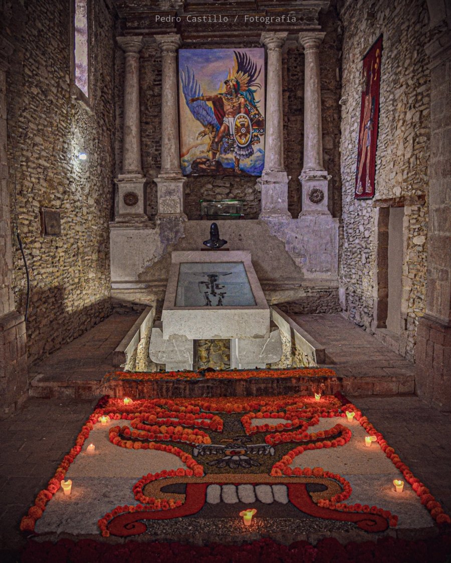 -	Con música, danza, gastronomía, y tradiciones, la Cumbre Ixcateopan es un evento imperdible para los amantes de la cultura mexicana.