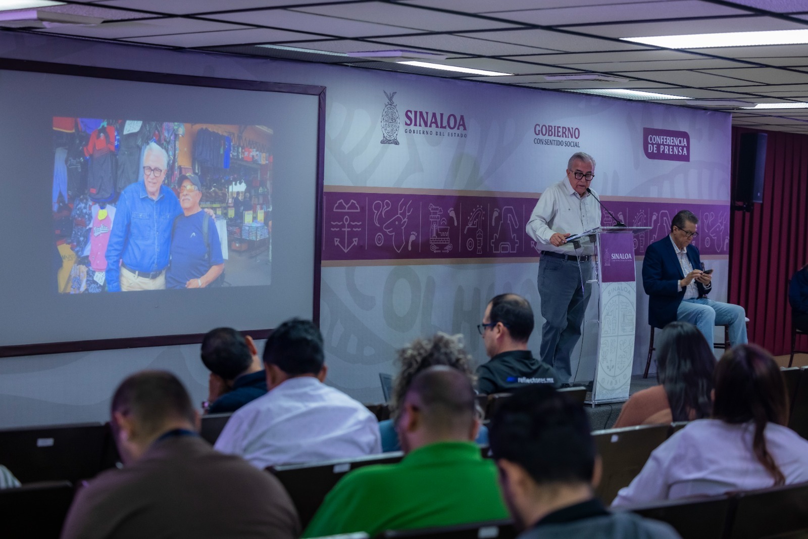“Gran disposición de la gente a participar de la vida social de Mazatlán”: Rocha Moya al escuchar la percepción de turistas y locales en el puerto
