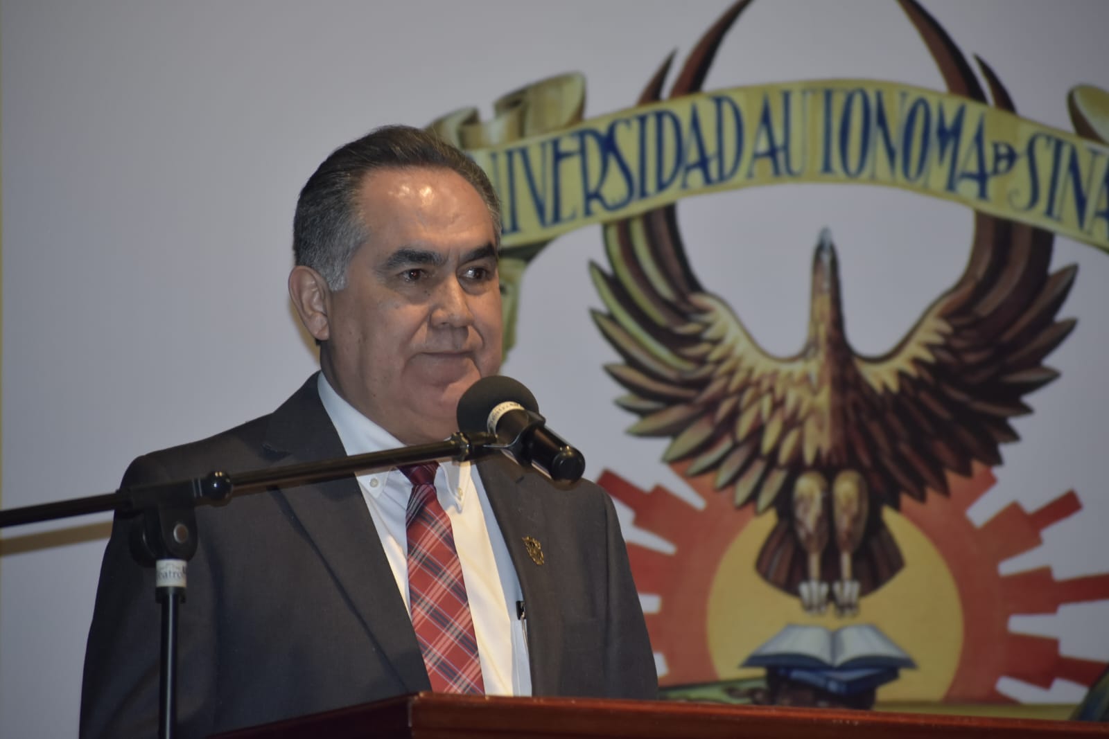 -	Llama el Rector Jesús Madueña a egresados de Psicología Mazatlán a ser factores de bienestar en la sociedad, promotores del valor y humanismo que caracteriza a la UAS