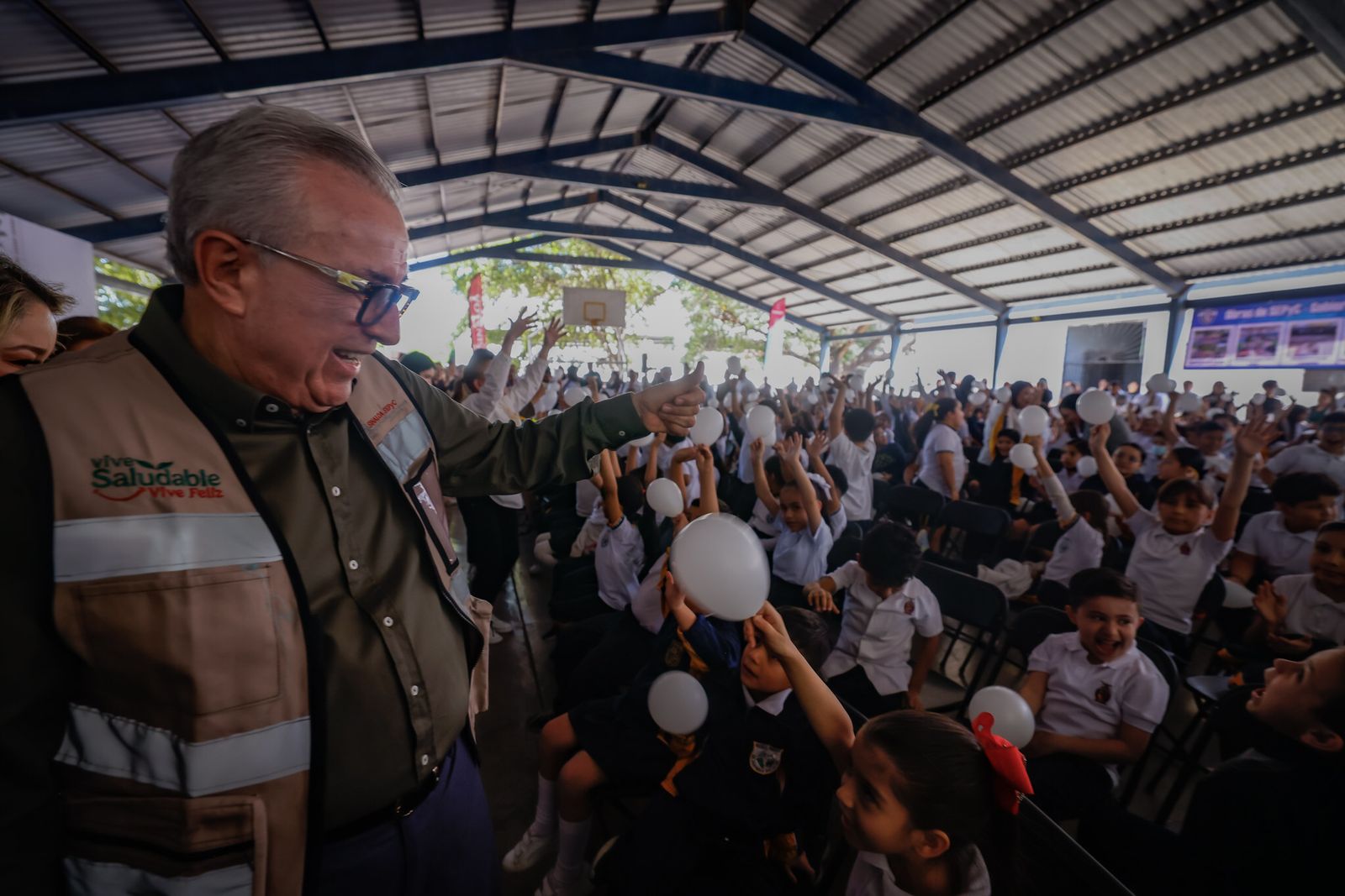 Esta estrategia consistirá en la implementación de jornadas de salud en los 2 mil 378 planteles de educación básica, para atender a sus 258 mil 662 alumnos