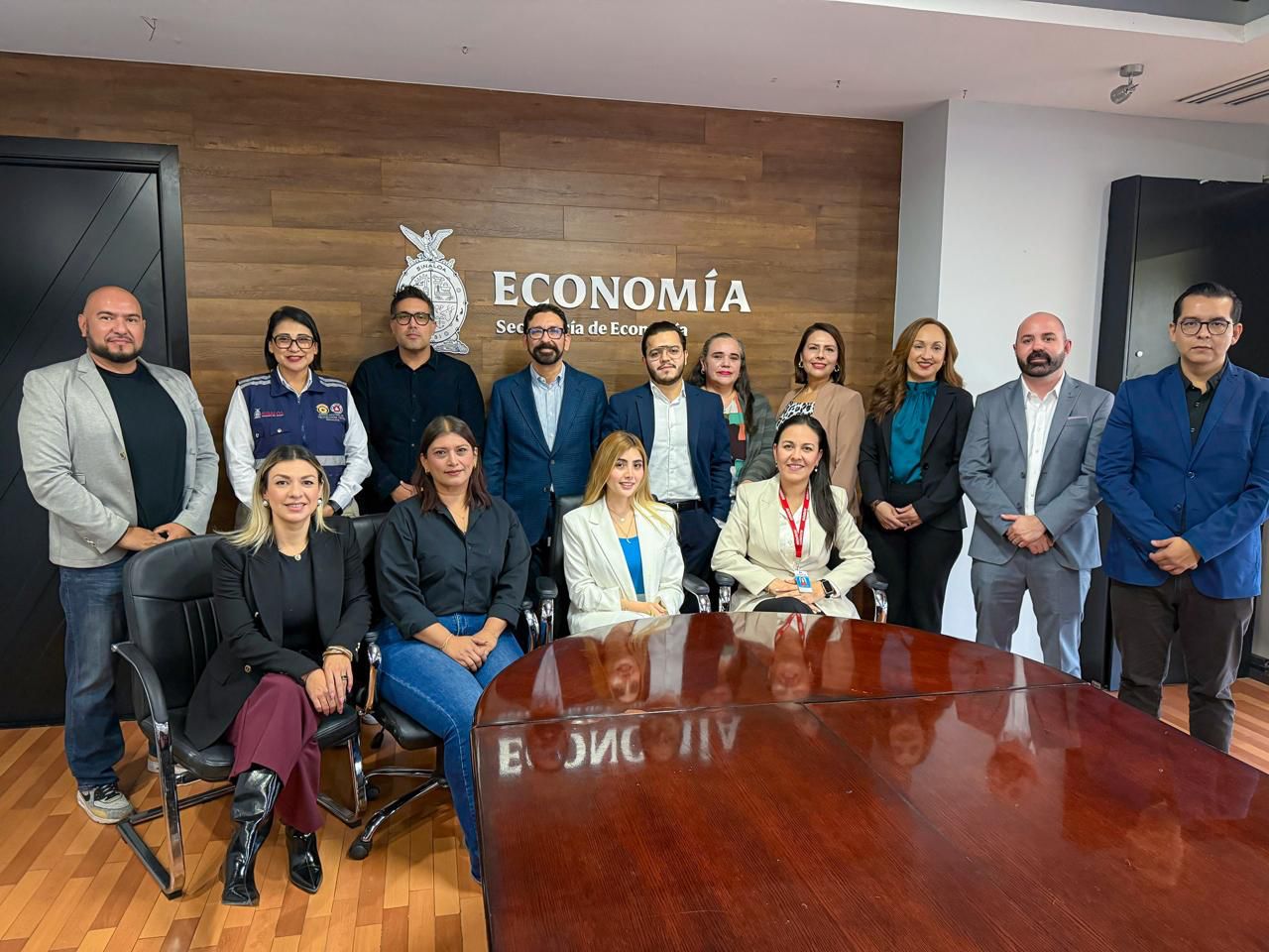 El programa continúa ofreciendo apoyos y descuentos para micro, pequeñas y medianas empresas, generando un ahorro de más de 34 millones de pesos en lo que va de la administración del gobernador Rubén Rocha Moya.
* Este año, se suman nuevos aliados estratégicos como Estafeta, DHL y Lean Six Sigma, ofreciendo beneficios adicionales en logística, certificaciones y consultoría.
