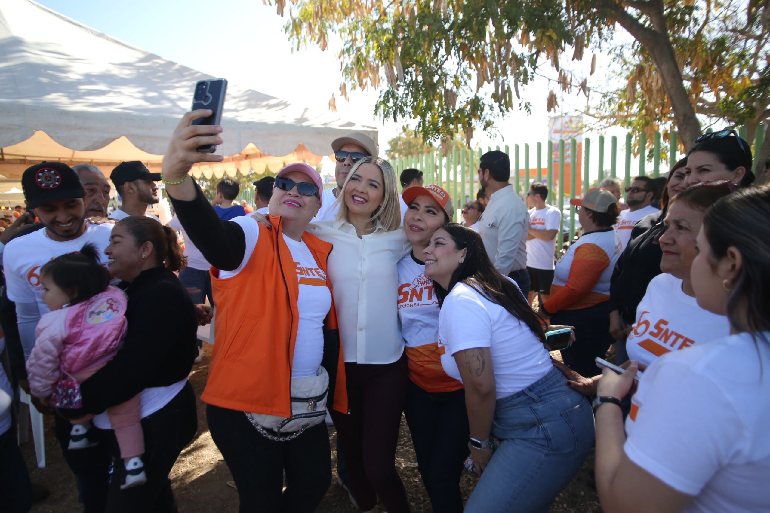 En la gran fiesta deportiva que se celebra en el puerto, participan equipos del centro y sur del estado, y más de 2,500 personas