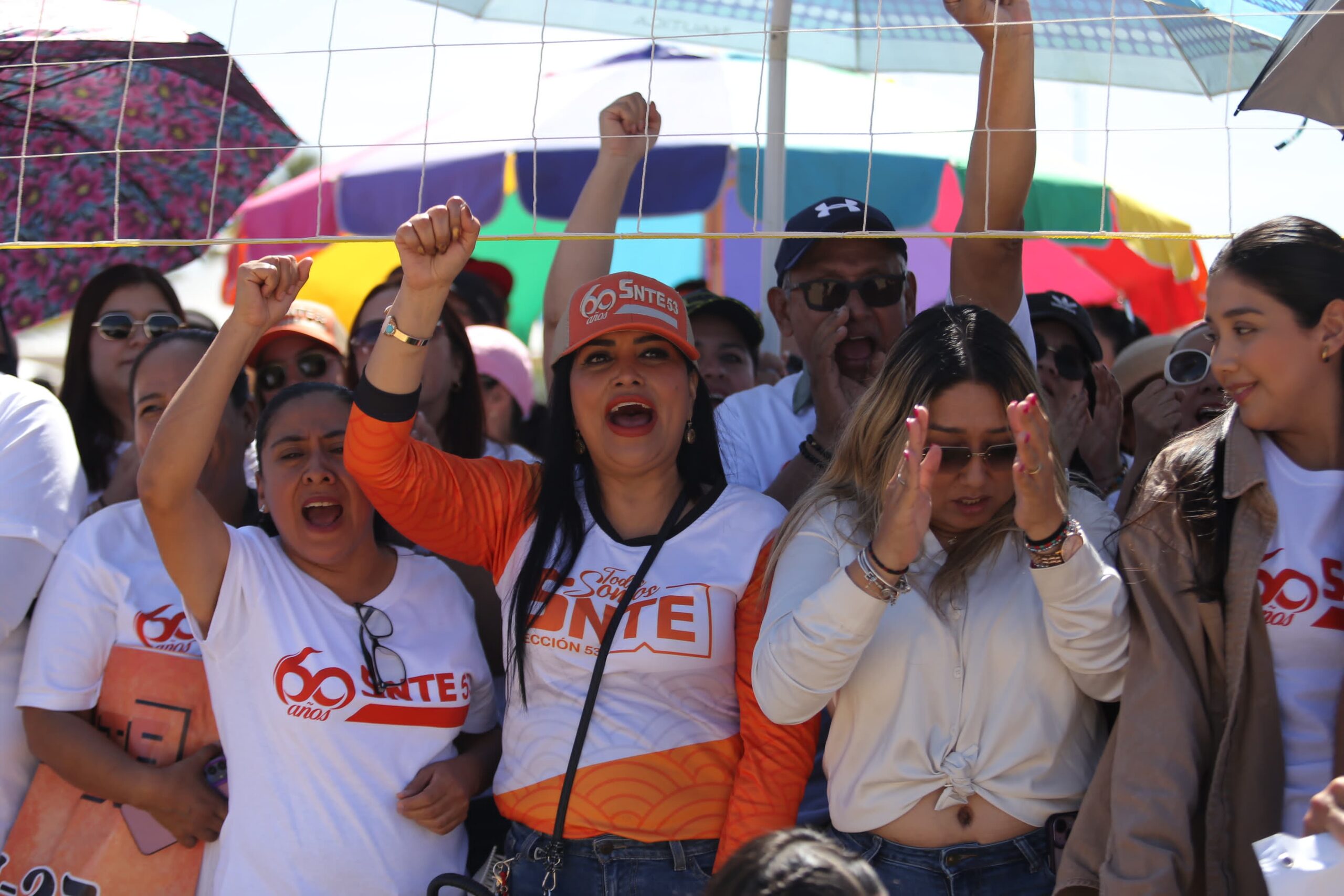 En la gran fiesta deportiva que se celebra en el puerto, participan equipos del centro y sur del estado, y más de 2,500 personas