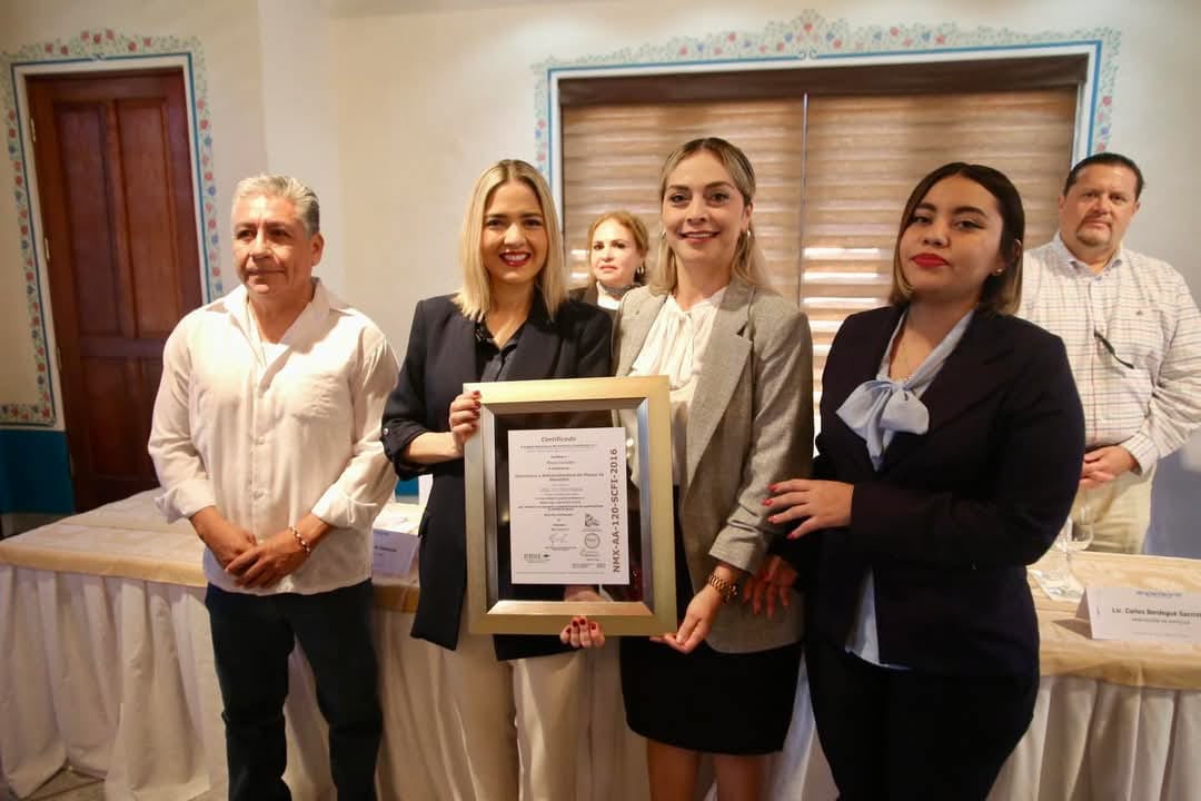 La Presidenta de Mazatlán, Estrella Palacios Domínguez, destaca que se trabaja para que la playa de la franja costera del malecón reciba Certificación Platino de la NOM 120