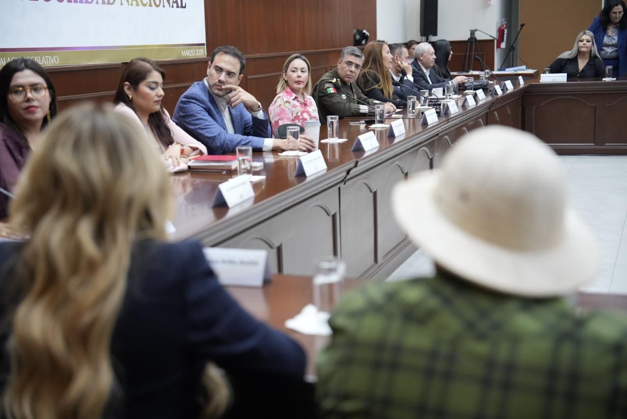 Congreso del Estado de Sinaloa sostuvo reunión de trabajo con el Comandante de la Tercera Región Militar, Guillermo Briseño Lobera, con quien se intercambiaron opiniones sobre las políticas y acciones necesarias para garantizar el desarrollo y seguridad de la entidad y de todo el país.