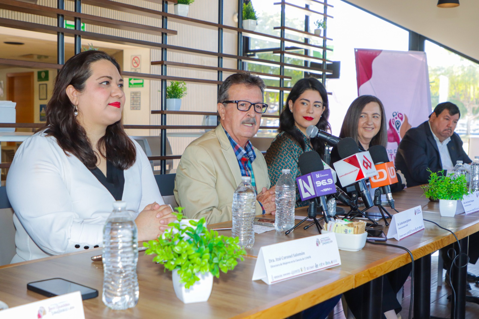 El Comité Organizador del Segundo Congreso de Investigadoras Sinaloenses 2025 está integrado en colaboración interinstitucional por la Secretaría de las Mujeres, COBAES, UAdeO, UTC, UPES, UAS y CONFÍE.