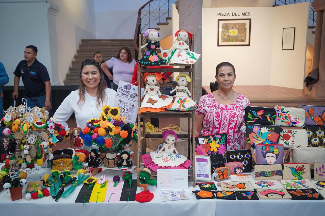La Secretaría de Economía de Sinaloa, en coordinación con el Instituto Sinaloense de Cultura y la Asociación de Artesanos Indígenas, llevó a cabo un evento que reunió a 45 artesanos de distintos municipios. La expo impulsó la comercialización de sus productos y reafirmó la importancia de la artesanía en la economía y cultura del estado.