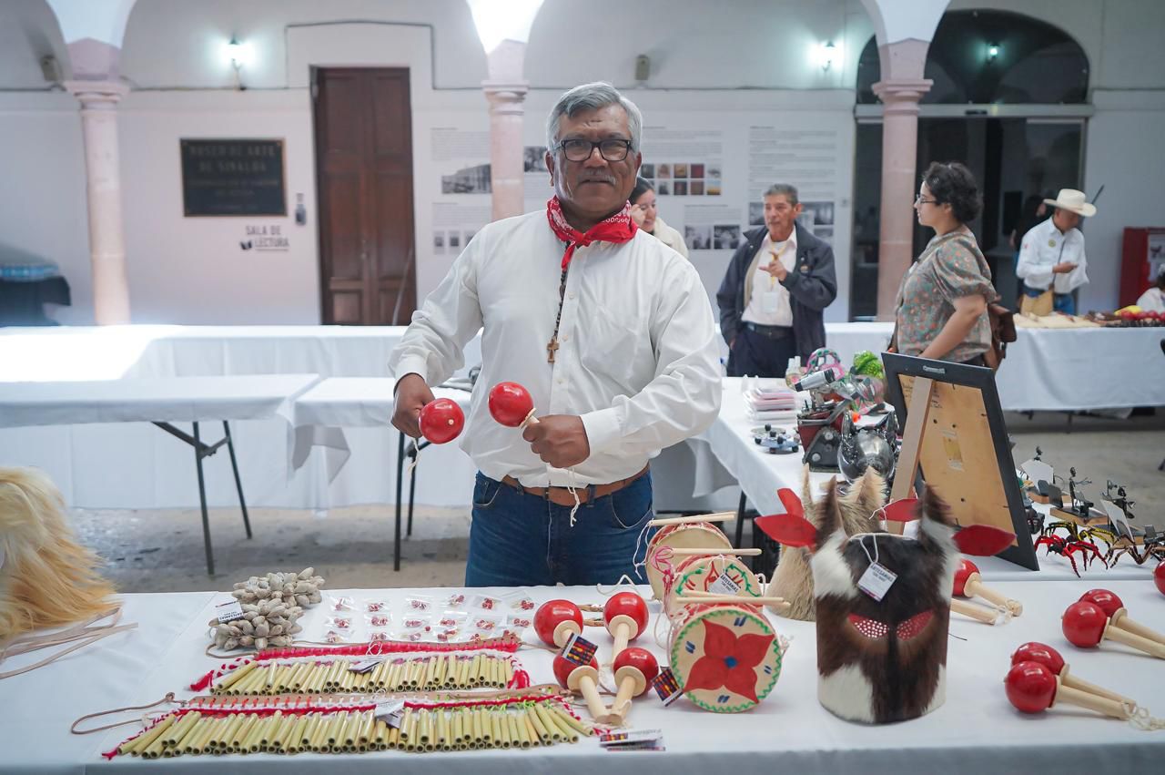 La Secretaría de Economía de Sinaloa, en coordinación con el Instituto Sinaloense de Cultura y la Asociación de Artesanos Indígenas, llevó a cabo un evento que reunió a 45 artesanos de distintos municipios. La expo impulsó la comercialización de sus productos y reafirmó la importancia de la artesanía en la economía y cultura del estado.