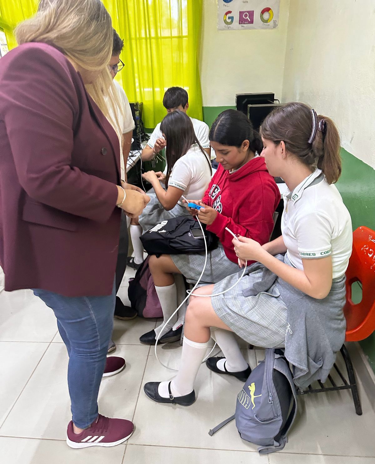 En las próximas semanas, el área de Informática llevará el servicio de internet gratuito a las sindicaturas de El Habal, La Noria, El Quelite y Villa Unión
– Con la innovación digital en la zona rural y los Centros Comunitarios del Bienestar en colonias populares de la ciudad, el Gobierno Municipal genera un polo de oportunidades para los mazatlecos