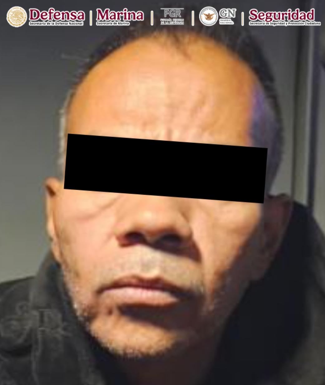 -	En la CDMX detienen al líder de una célula delictiva responsable del reclutamiento de personas en campos de adiestramiento.
•	En la detención participaron elementos de la Defensa, Marina, FGR, GN y SSPC
