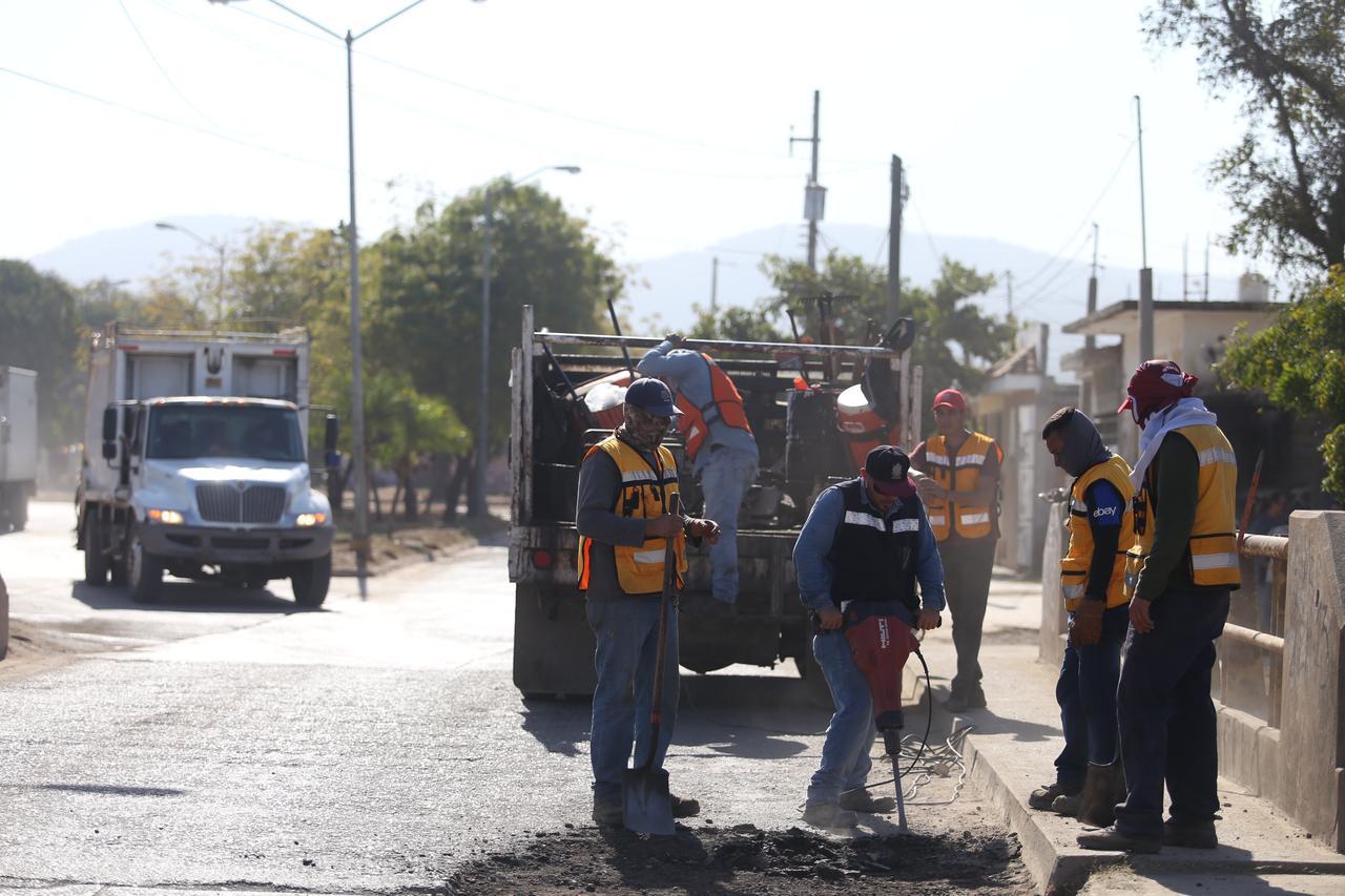 -	Constata Estrella Palacios reparación del bache número 3,300 en Villa Florida 
-	Con el programa “MazBachetón”, se tienen calles más seguras y una mejor movilidad para los mazatlecos y visitantes 
