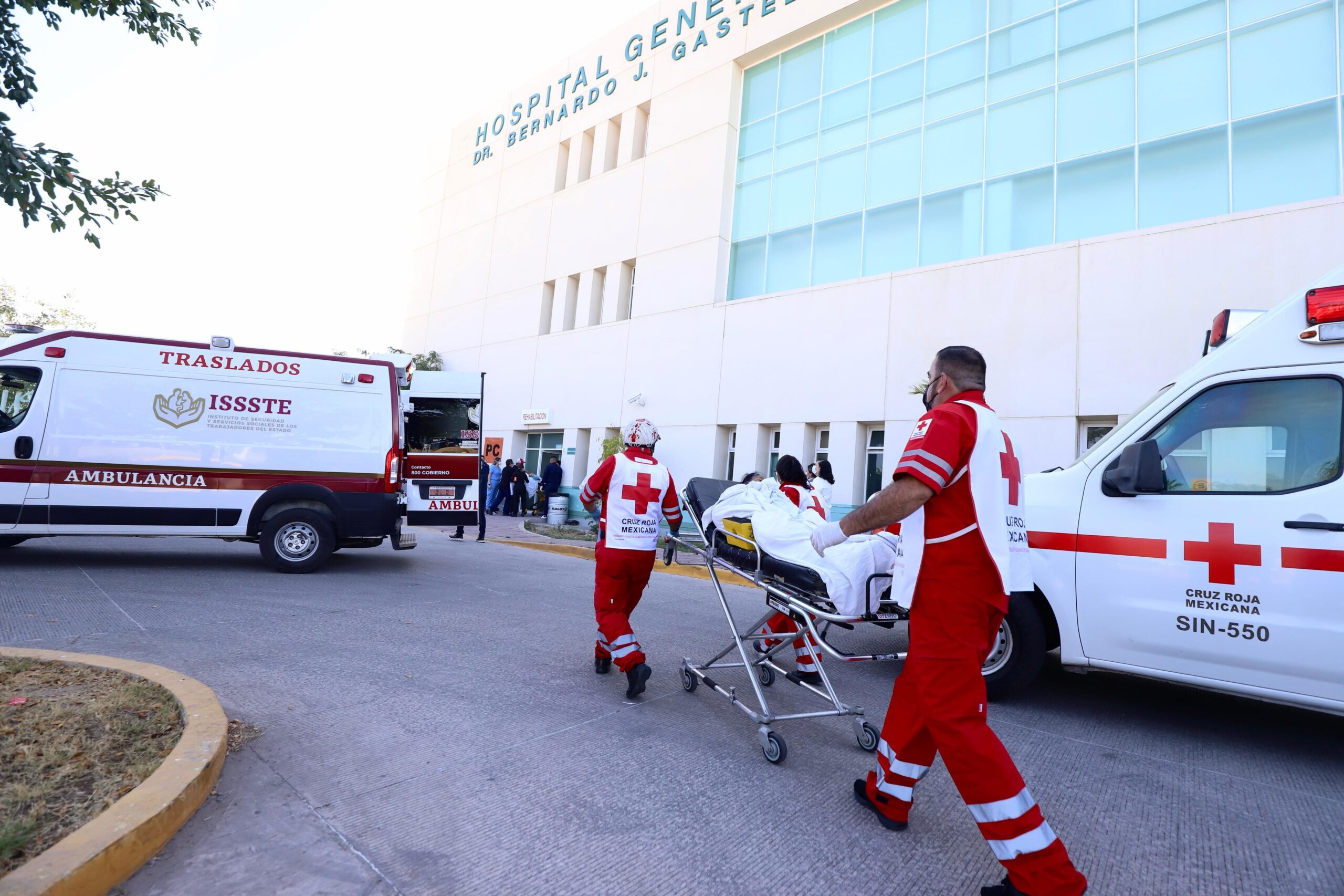 - La salud es un pilar en constante fortalecimiento en Sinaloa: Gobernador Rubén Rocha Moya
Con la transferencia de pacientes, entra hoy en operaciones el nuevo Hospital General de Culiacán.