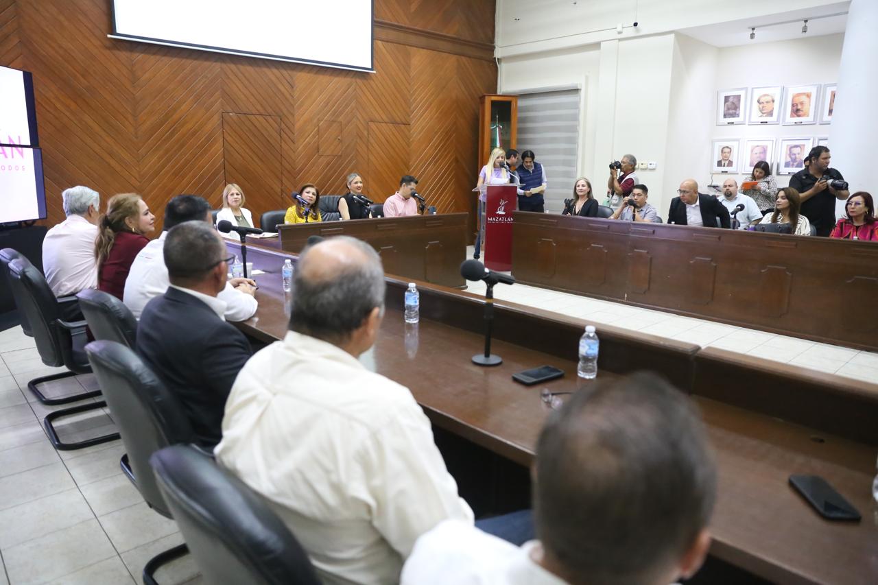 – La Presidenta Municipal, Estrella Palacios Domínguez, destaca que el consejo será un puente de diálogo y acción, permitiendo que todos los ciudadanos participen para el fortalecimiento de la educación