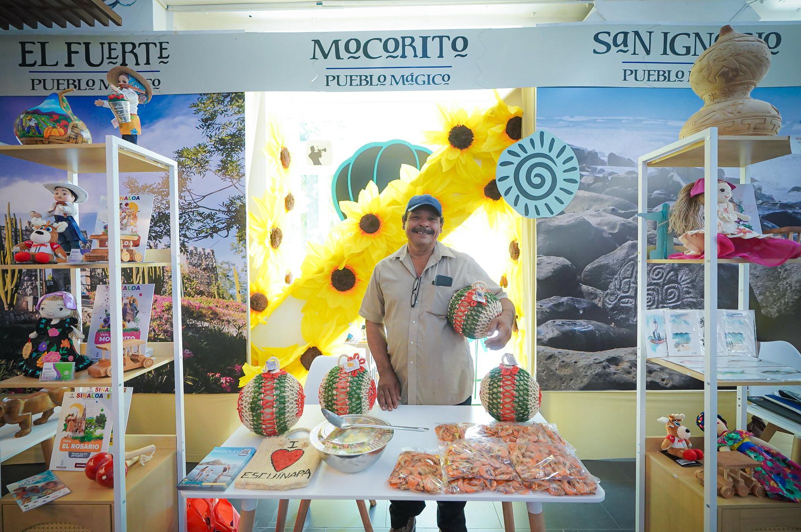 Con el objetivo de impulsar la presencia comercial de los artesanos sinaloenses, la Secretaría de Economía del Gobierno del Estado participa en la exposición "Manos Creativas" en Punto México, un espacio cultural y turístico de la Secretaría de Turismo del Gobierno de México.