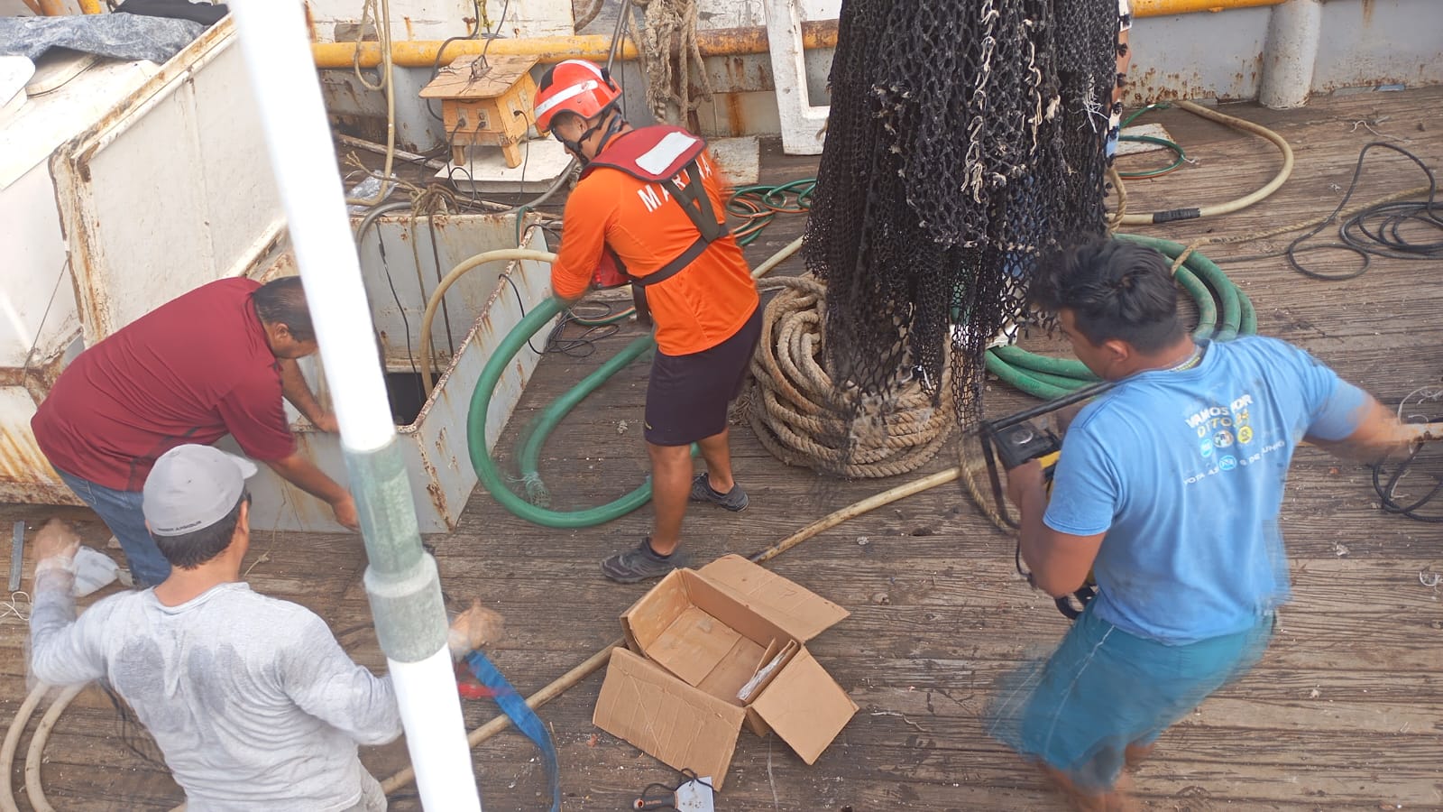 Personal naval realizó apoyo para evitar el hundimiento de una embarcación camaronera, en Mazatlán, Sinaloa