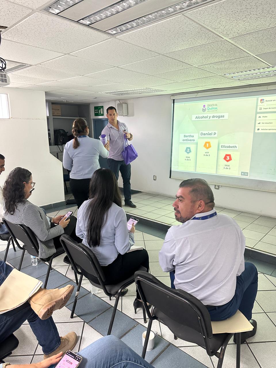 Durante dos días, los trabajadores aprendieron sobre “Prevención de riesgos en el sector del transporte de carga” y técnicas de seguridad.