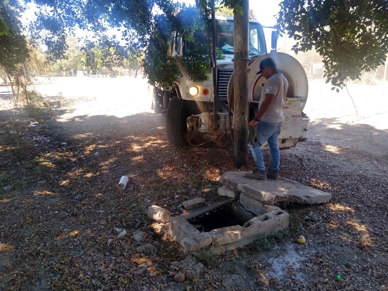 Con apoyo de los distritos Central y Playas, la cuadrilla de Zonas Foráneas tuvo una intensa jornada de trabajo en esta sindicatura del norte del municipio