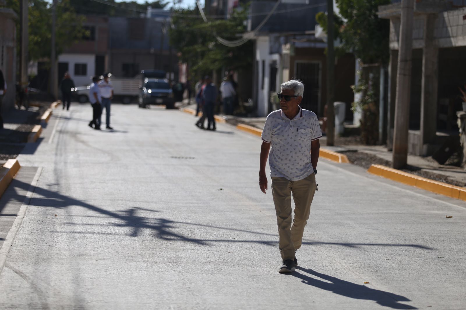 Durante la inauguración, la Presidenta Municipal anuncia a los vecinos obras para las calles Artículo 27 y Cooperativa 21 de Agosto, de ese mismo asentamiento