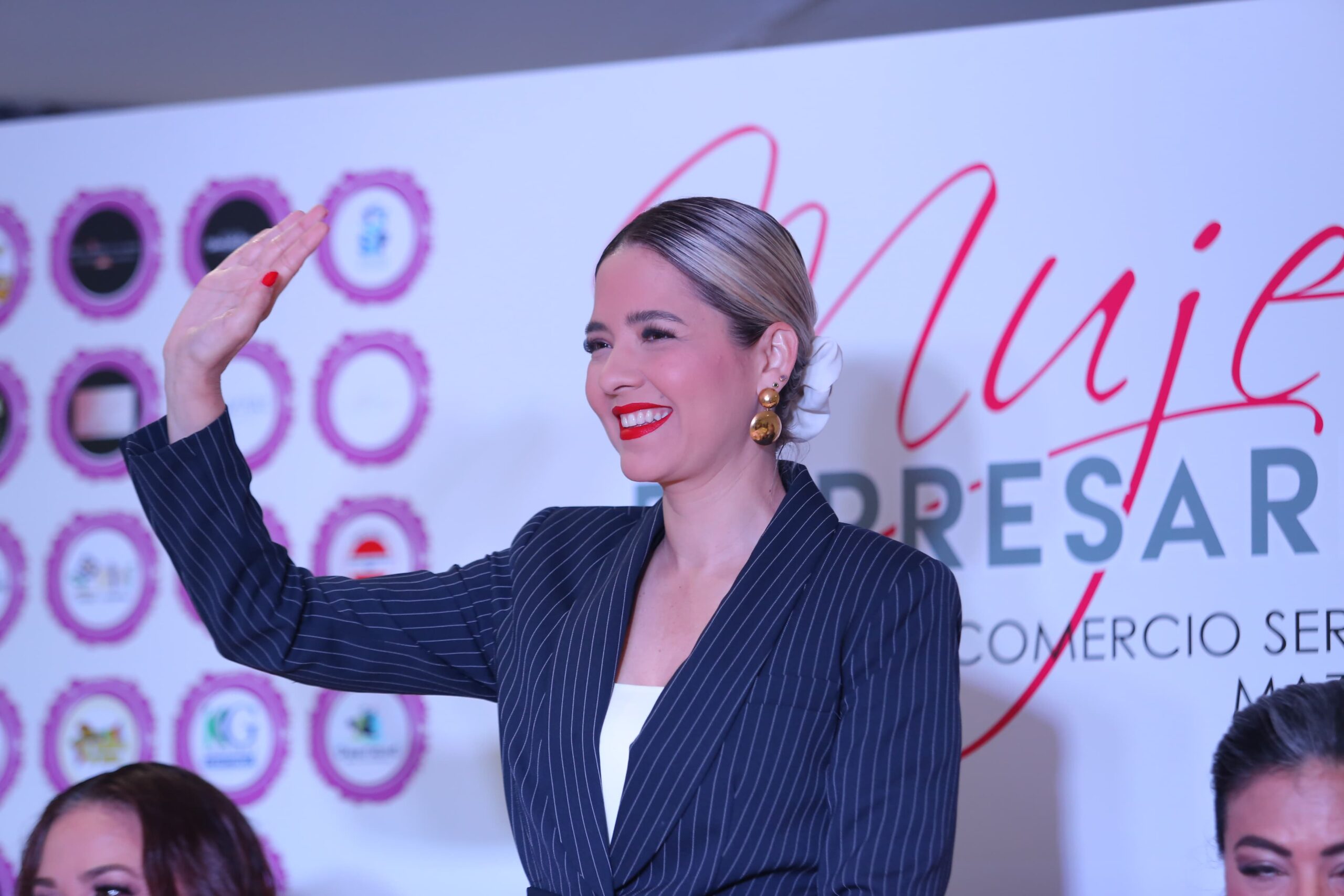 La estrategia nacional tiene como objetivo prohibir la comida chatarra en los planteles escolares y fomentar una alimentación saludable en la población infantil y juvenil