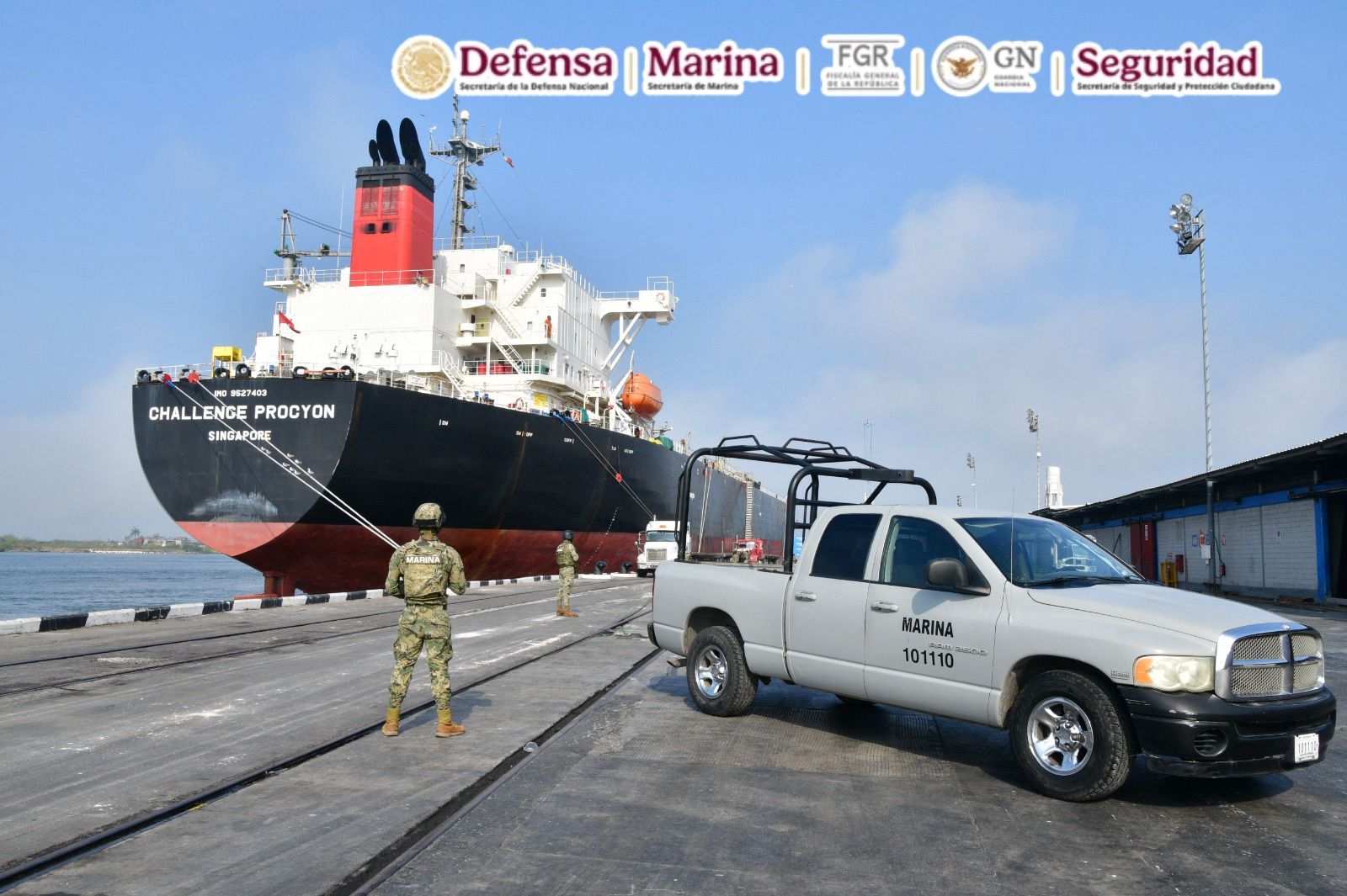 Se aseguraron 10 millones de litros de diésel, 192 contenedores, 23 tractocamiones con remolque, diversas armas de fuego y municiones, entre otros materiales